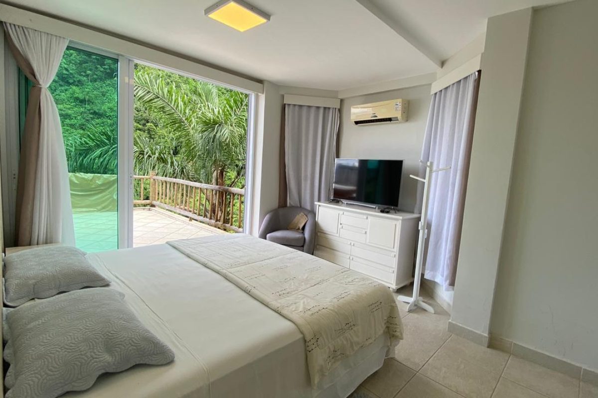 Casa de condomínio Porto MauÍ com suítes.