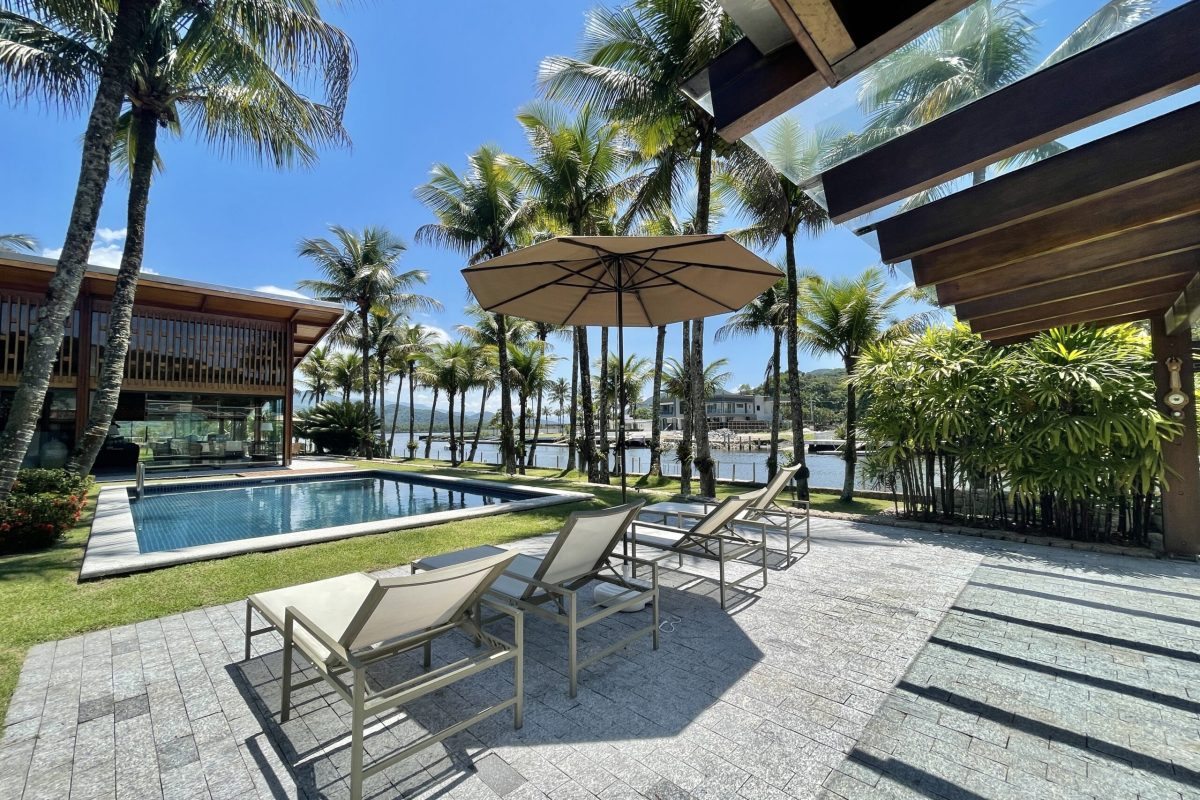 Casa de Condomínio com 5 Quartos à venda, 750m² - Balneário Praia do Perequê