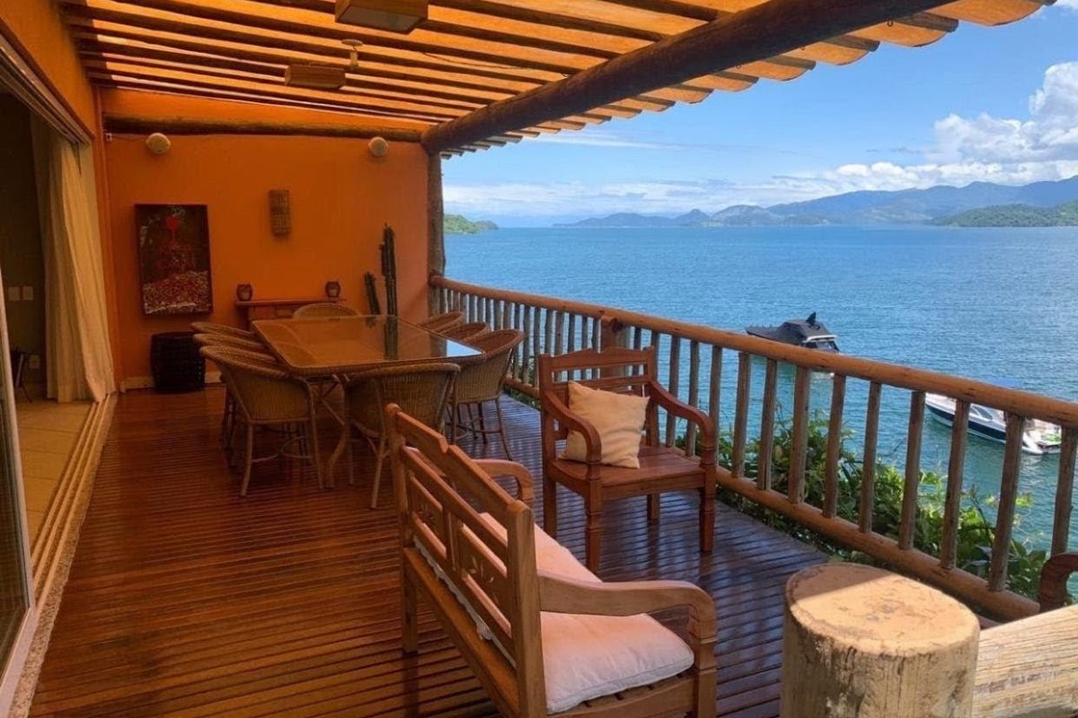 Casa de condomínio Porto MauÍ com suítes.