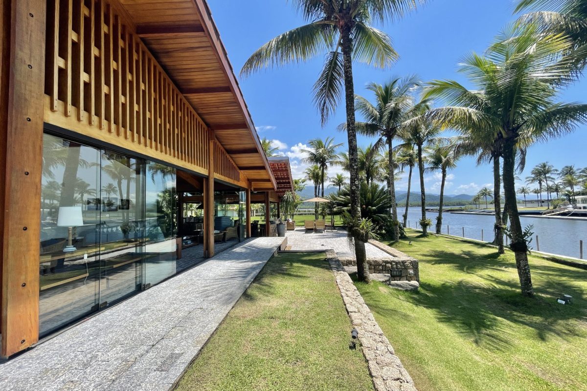 Casa de Condomínio com 5 Quartos à venda, 750m² - Balneário Praia do Perequê