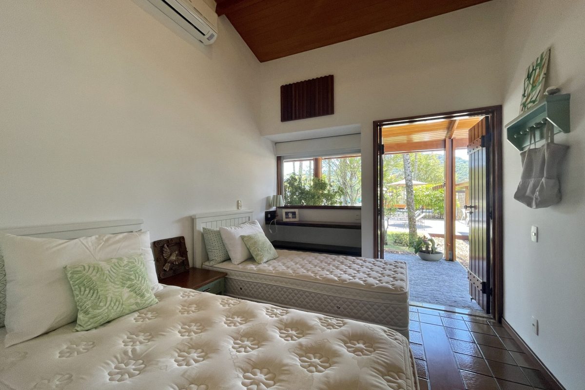 Casa de Condomínio com 5 Quartos à venda, 750m² - Balneário Praia do Perequê