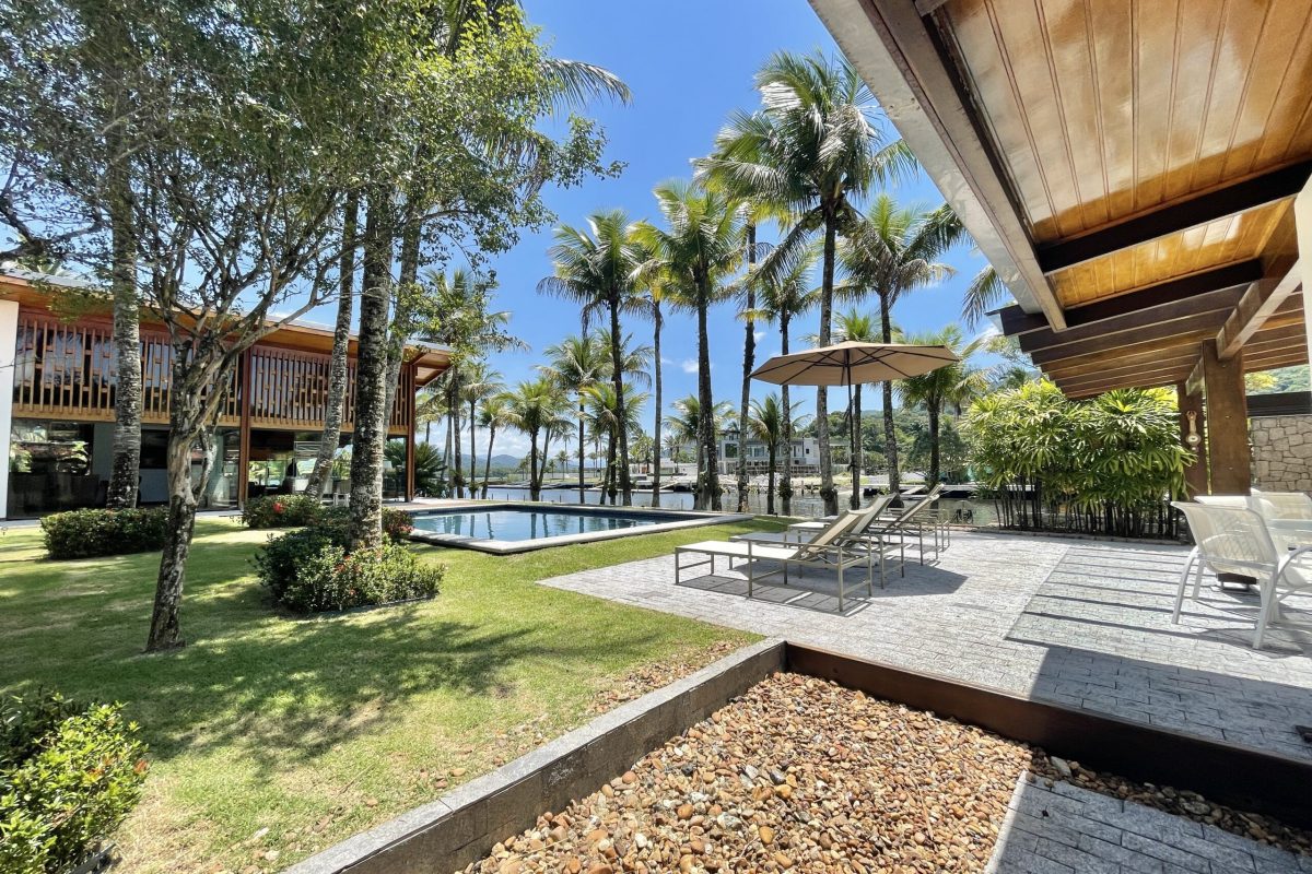 Casa de Condomínio com 5 Quartos à venda, 750m² - Balneário Praia do Perequê