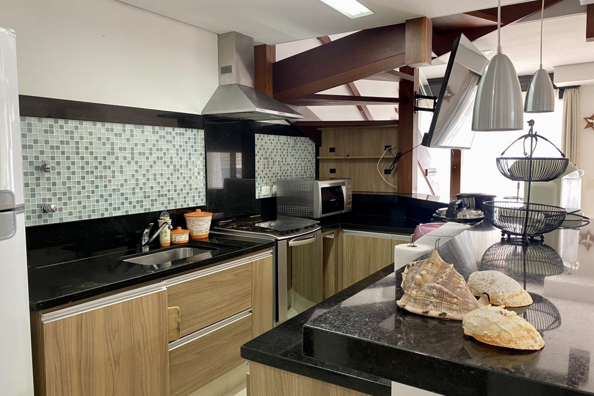 Casa de Condomínio com 4 Quartos à venda, 170m² - Balneário Praia do Perequê