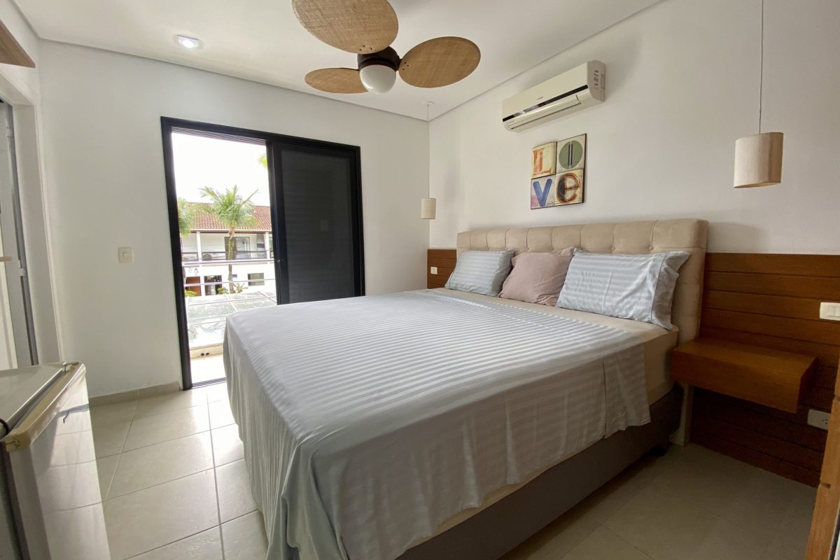 Casa de Condomínio com 4 Quartos à venda, 170m² - Balneário Praia do Perequê