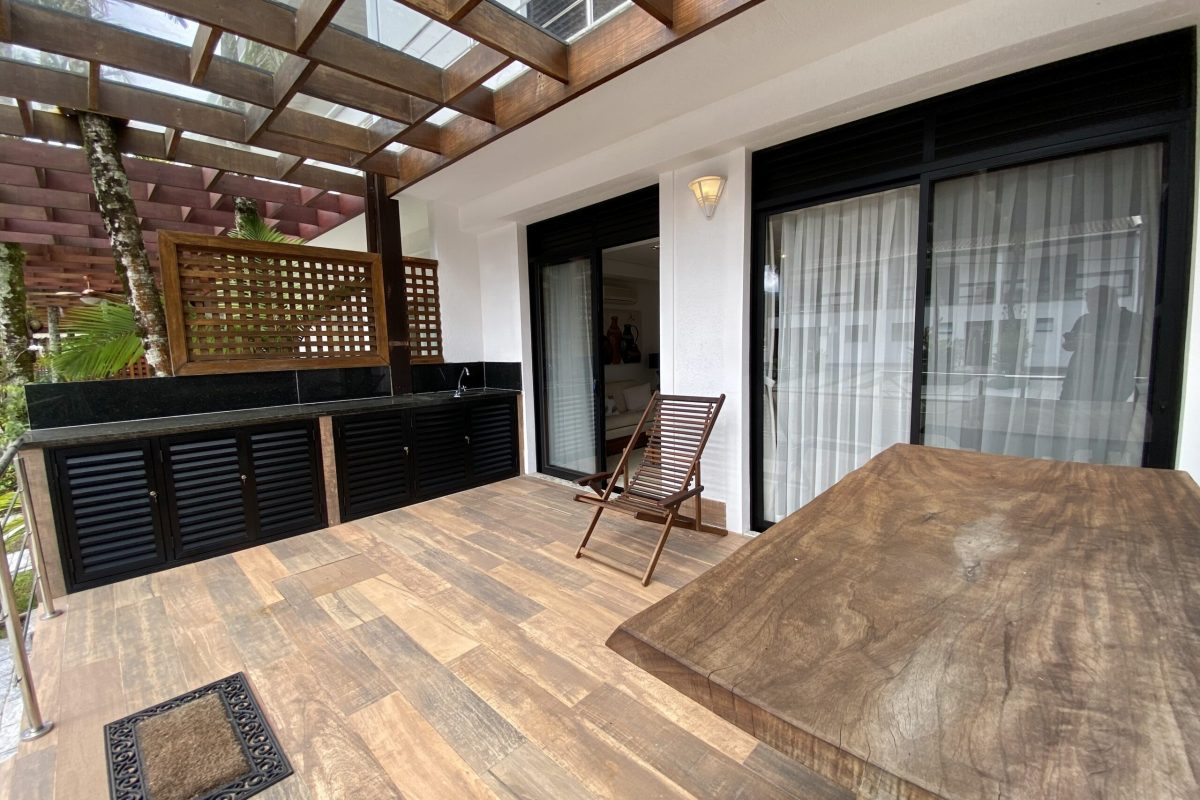 Casa de Condomínio com 4 Quartos à venda, 170m² - Balneário Praia do Perequê