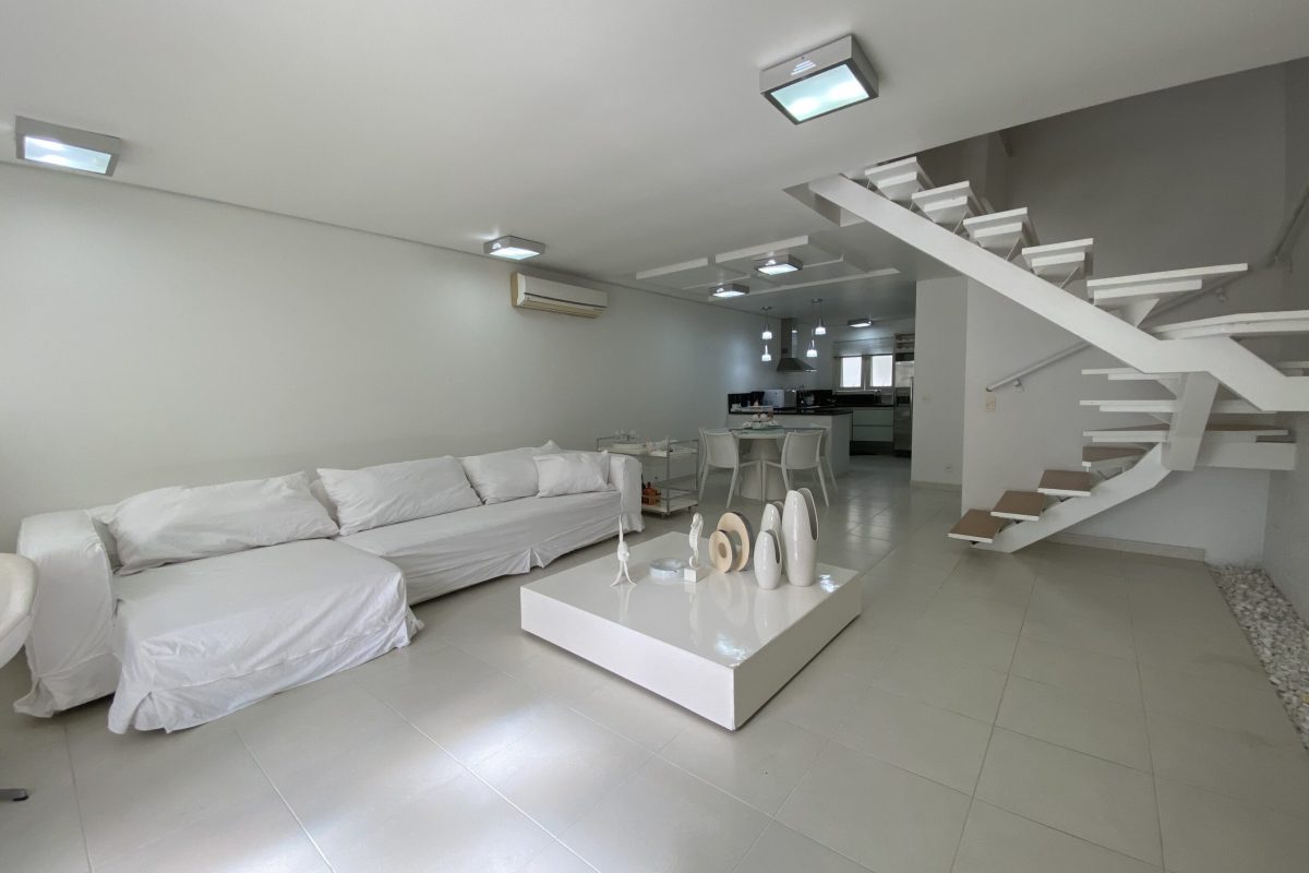 Casa de Condomínio com 3 Quartos à venda, 170m² - Balneário Praia do Perequê