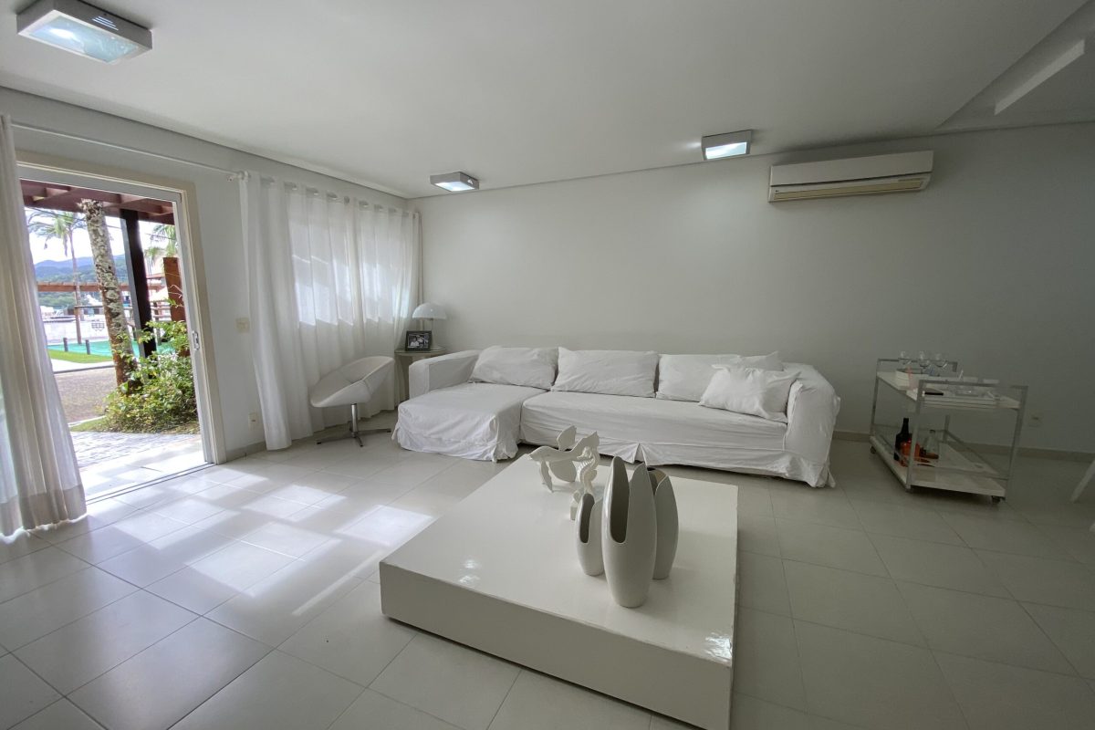 Casa de Condomínio com 3 Quartos à venda, 170m² - Balneário Praia do Perequê