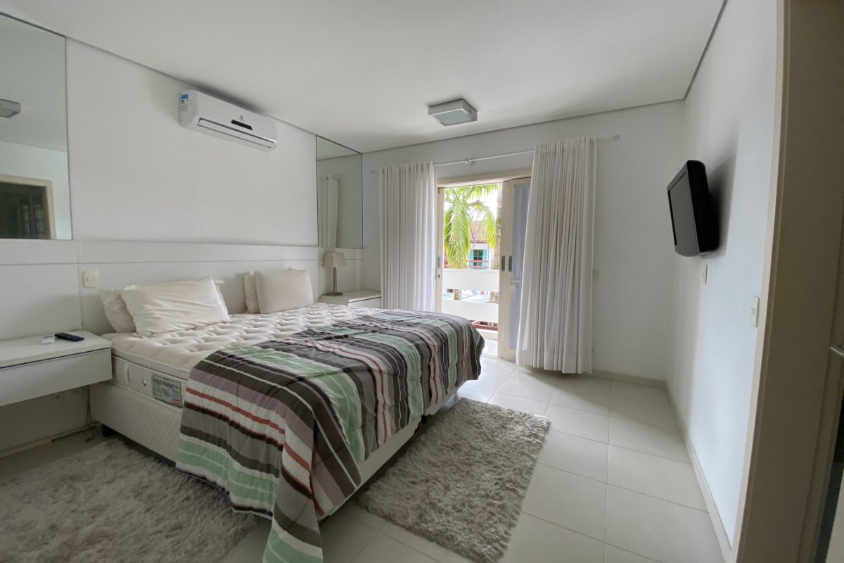 Casa de Condomínio com 3 Quartos à venda, 170m² - Balneário Praia do Perequê