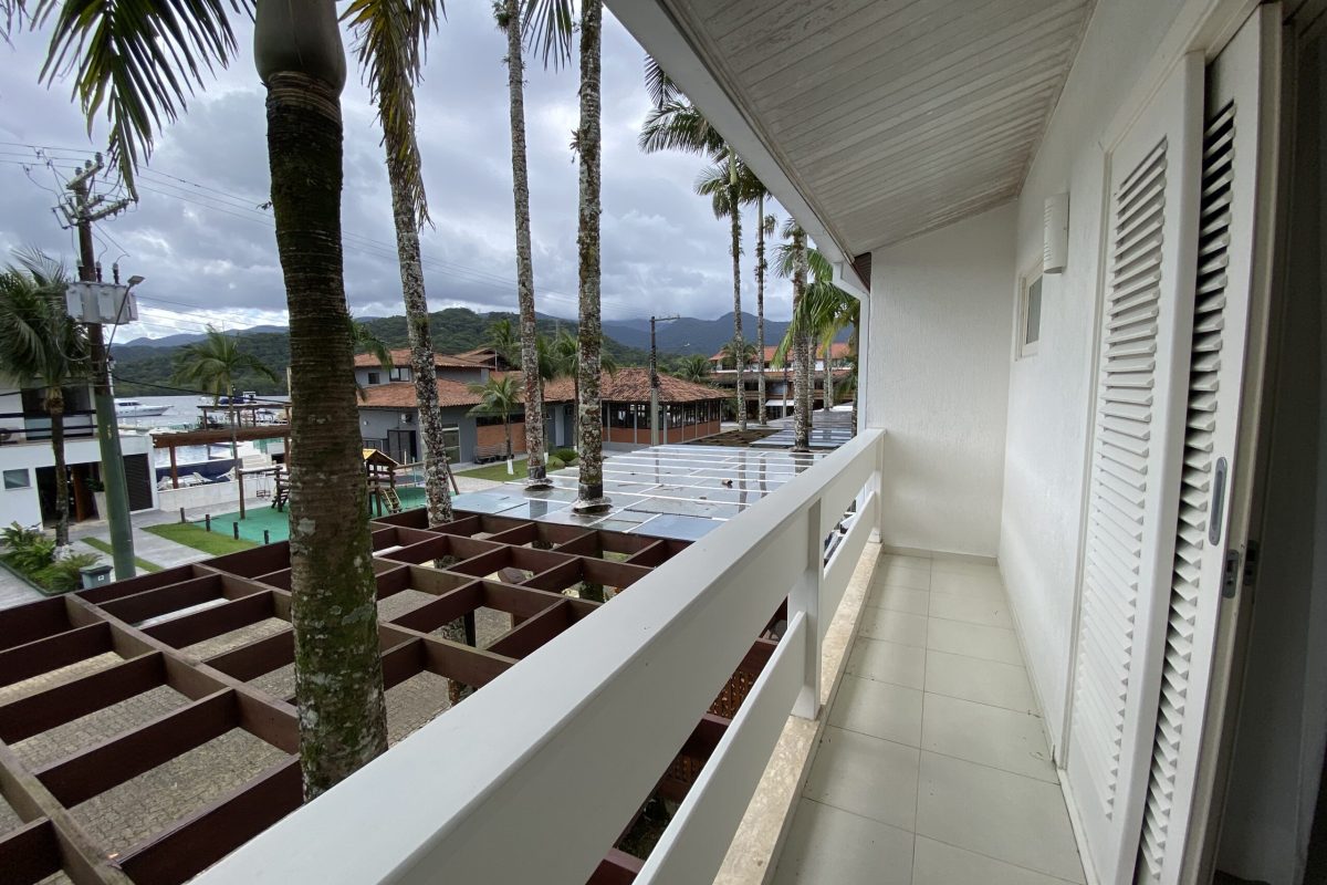 Casa de Condomínio com 3 Quartos à venda, 170m² - Balneário Praia do Perequê