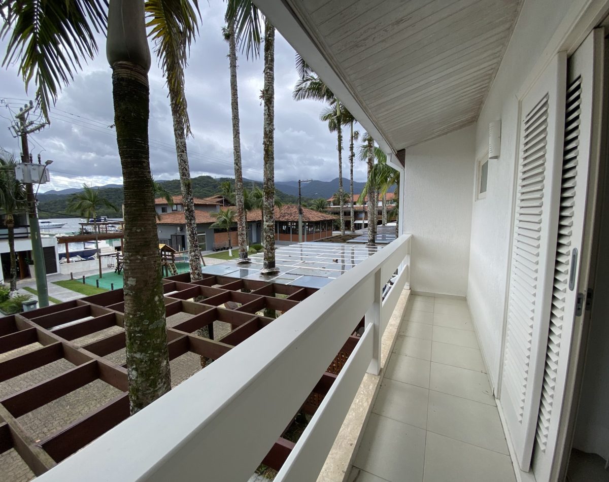 Casa de Condomínio com 3 Quartos à venda, 170m² - Balneário Praia do Perequê