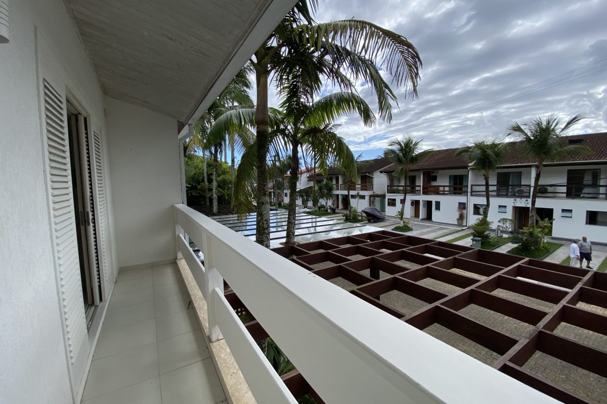 Casa de Condomínio com 3 Quartos à venda, 170m² - Balneário Praia do Perequê