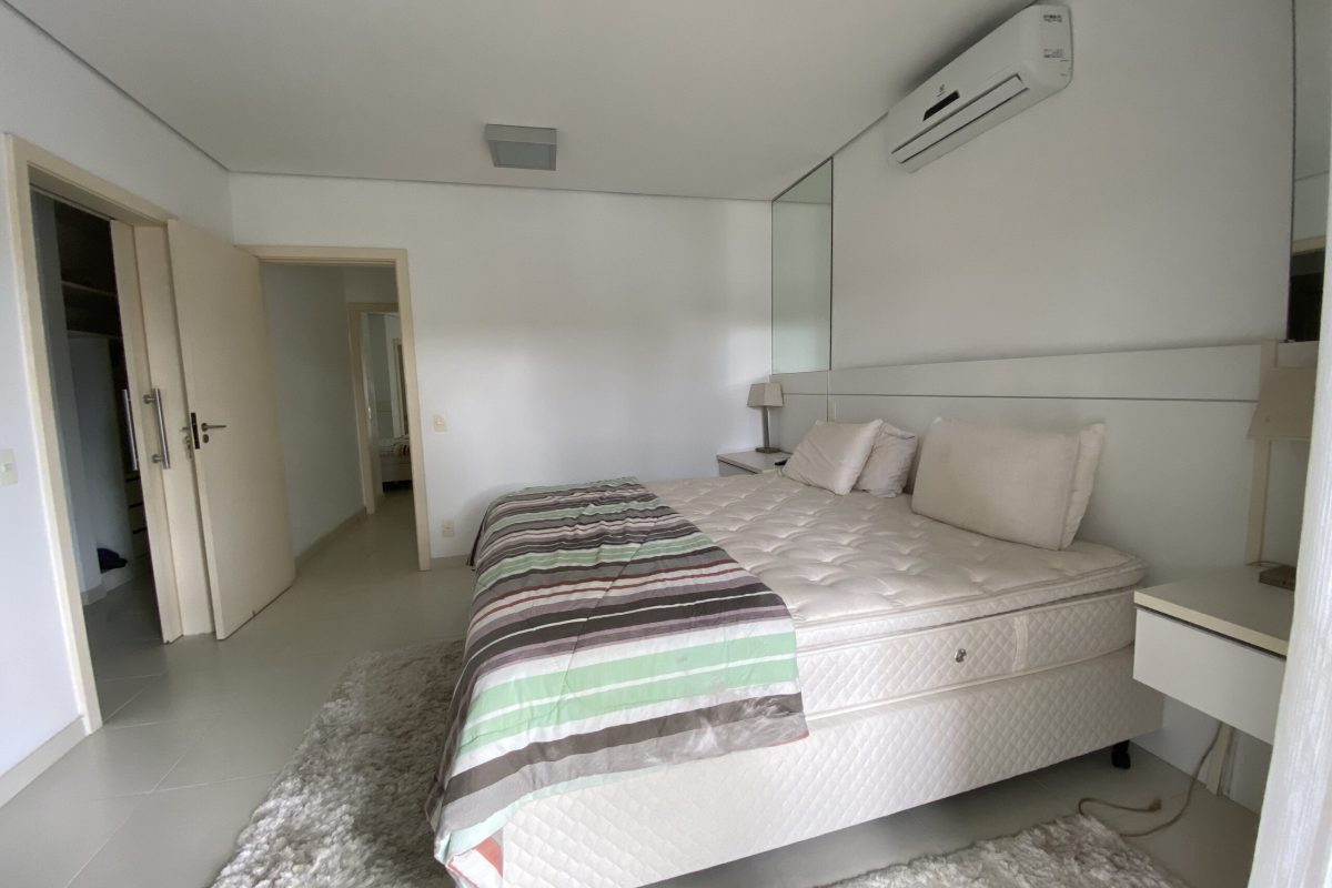 Casa de Condomínio com 3 Quartos à venda, 170m² - Balneário Praia do Perequê