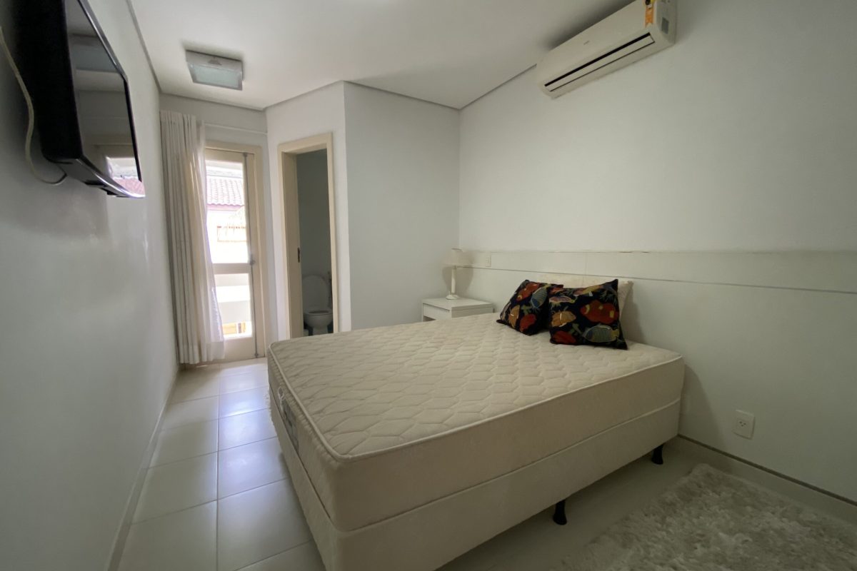 Casa de Condomínio com 3 Quartos à venda, 170m² - Balneário Praia do Perequê