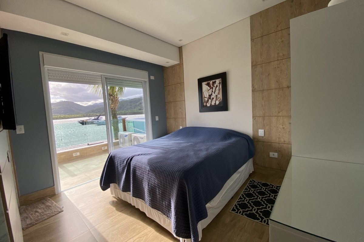 Casa de Condomínio com 4 Quartos à venda, 200m² - Balneário Praia do Perequê