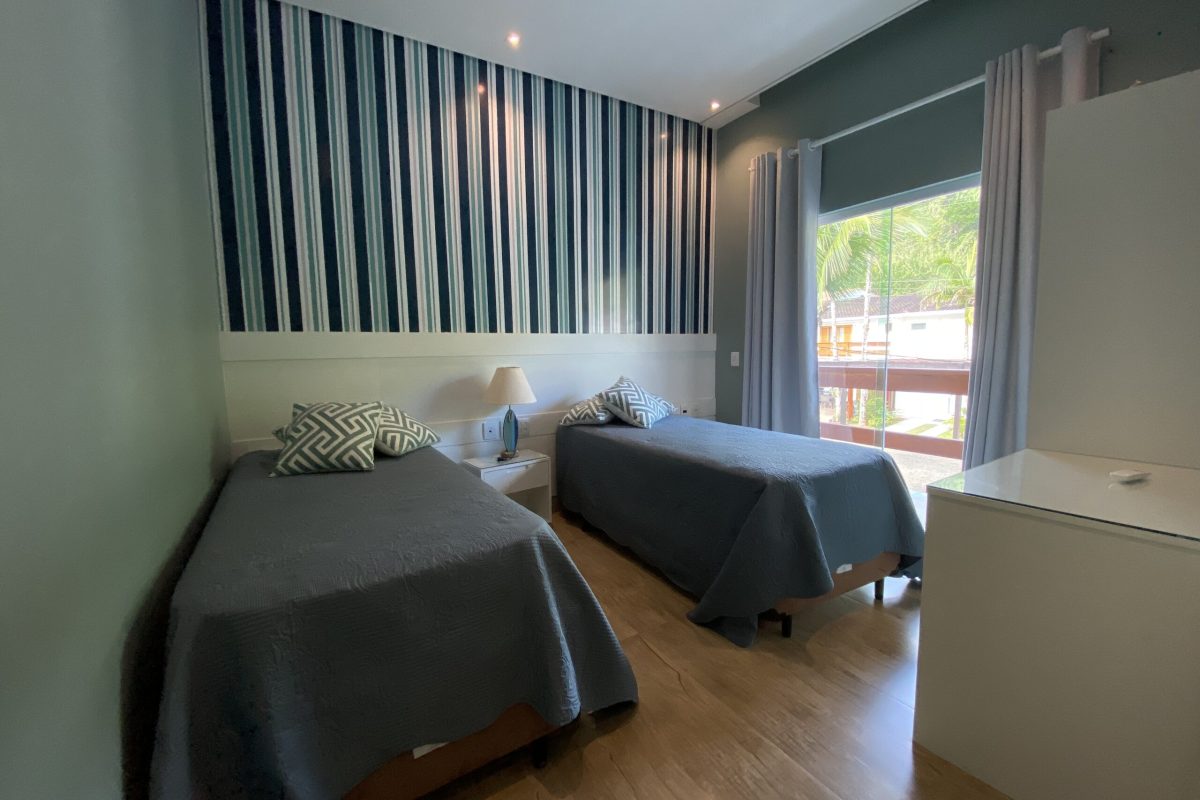 Casa de Condomínio com 4 Quartos à venda, 200m² - Balneário Praia do Perequê