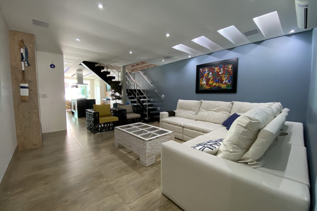 Casa de Condomínio com 4 Quartos à venda, 200m² - Balneário Praia do Perequê