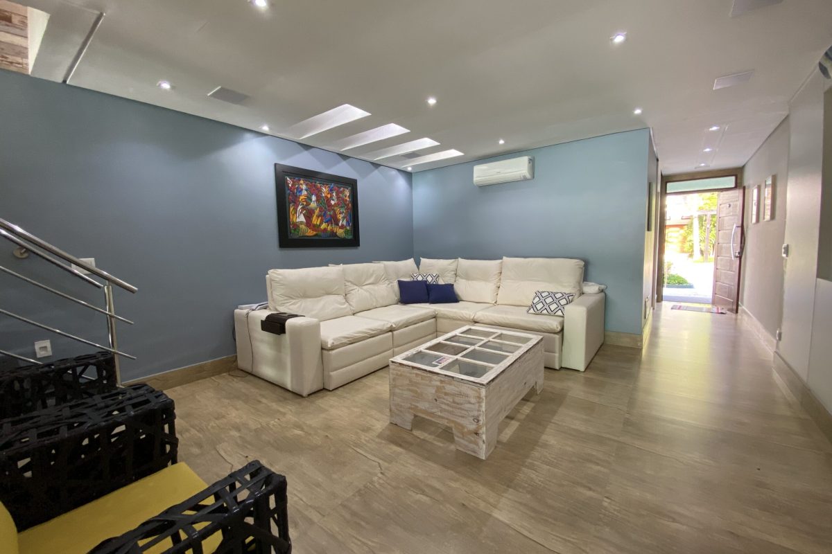 Casa de Condomínio com 4 Quartos à venda, 200m² - Balneário Praia do Perequê