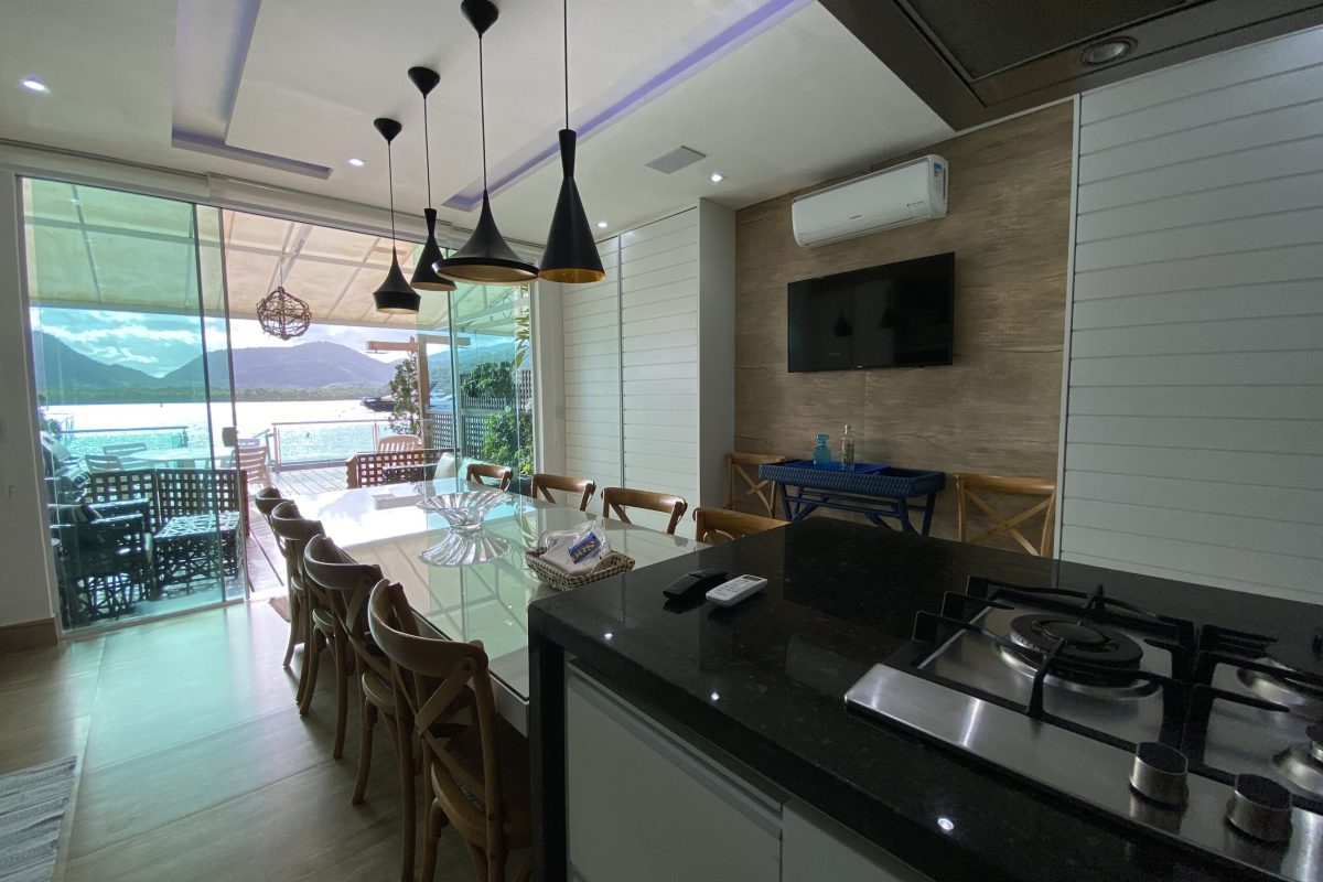 Casa de Condomínio com 4 Quartos à venda, 200m² - Balneário Praia do Perequê