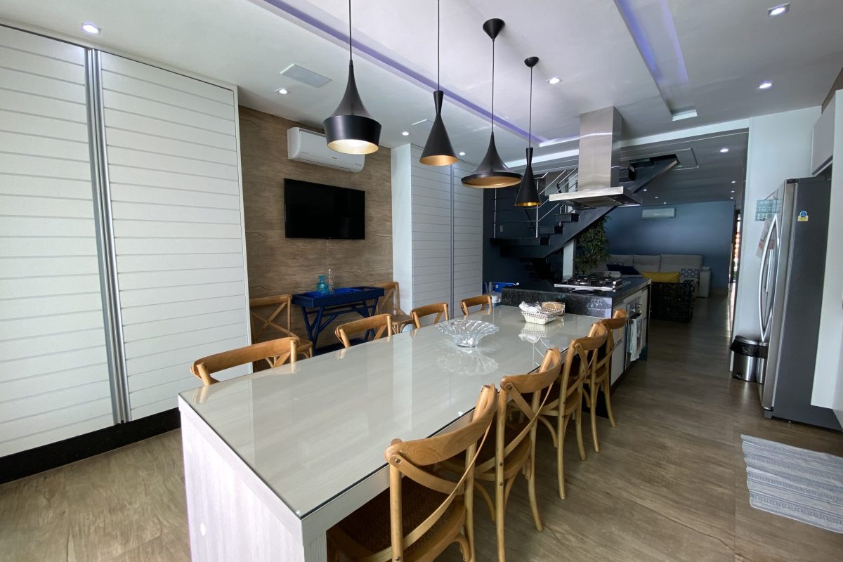 Casa de Condomínio com 4 Quartos à venda, 200m² - Balneário Praia do Perequê