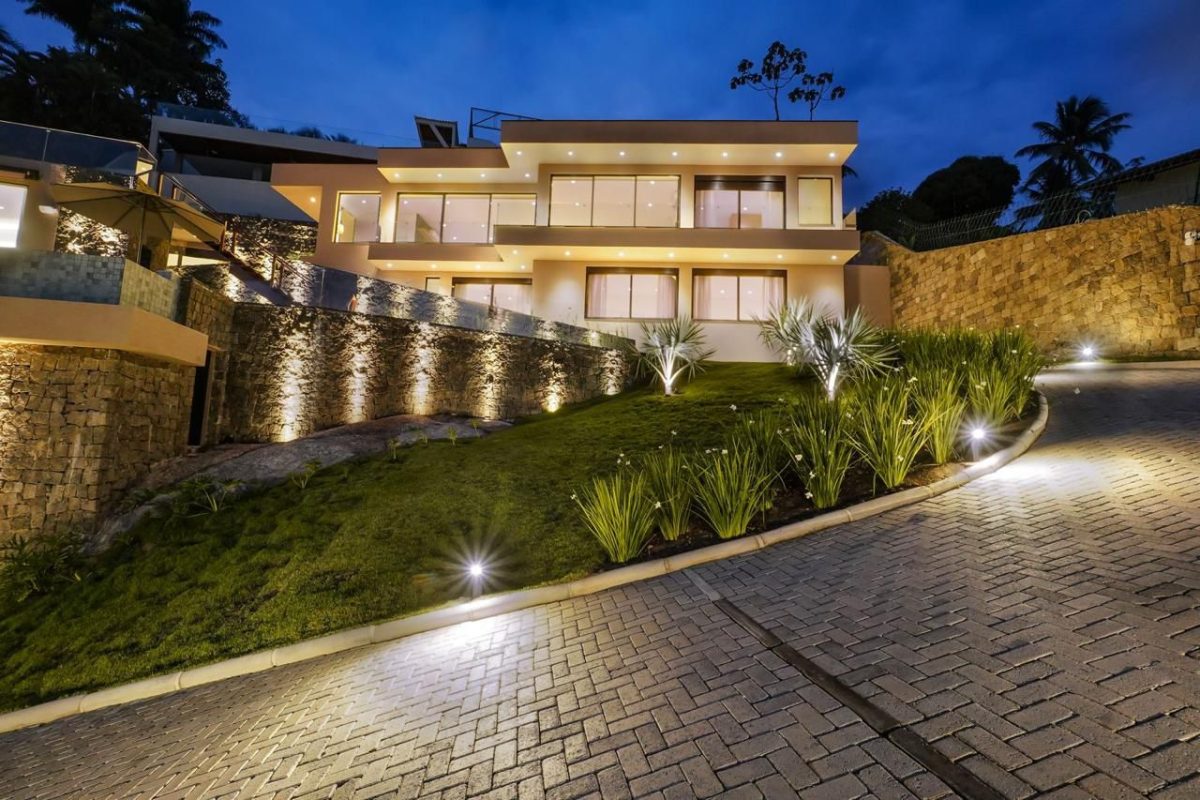 Casa com vista com 4 suítes à venda